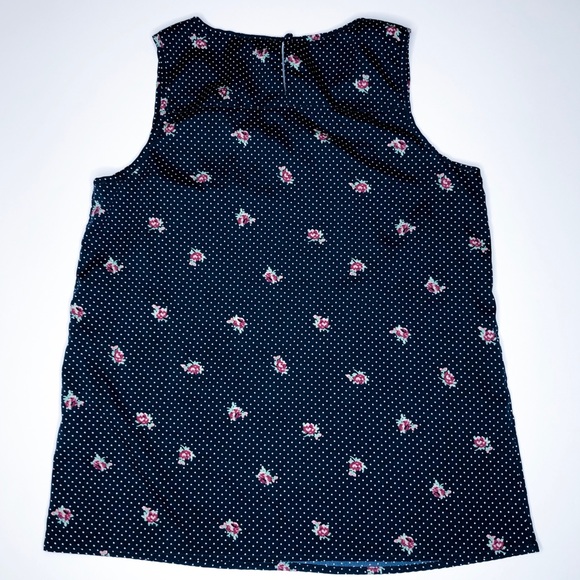 LIKE NEW✨ Frenchi Floral Top with Lace Detailing - Picture 6 of 7